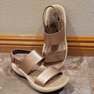 Bionica Women's Metallic Sandals